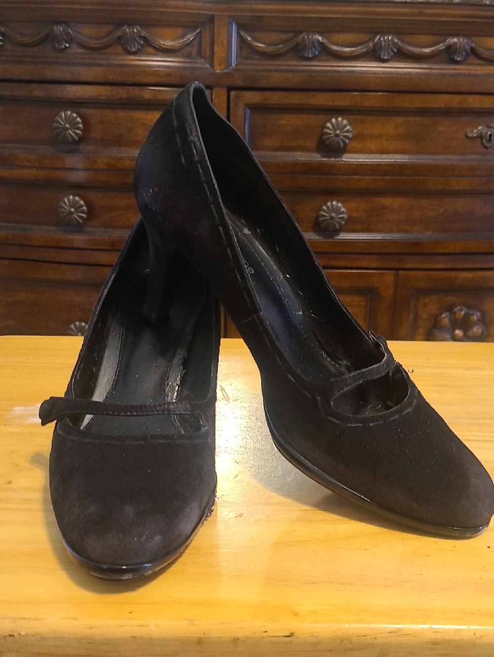 Liz Claiborne Black Suede Mary Jane Heels